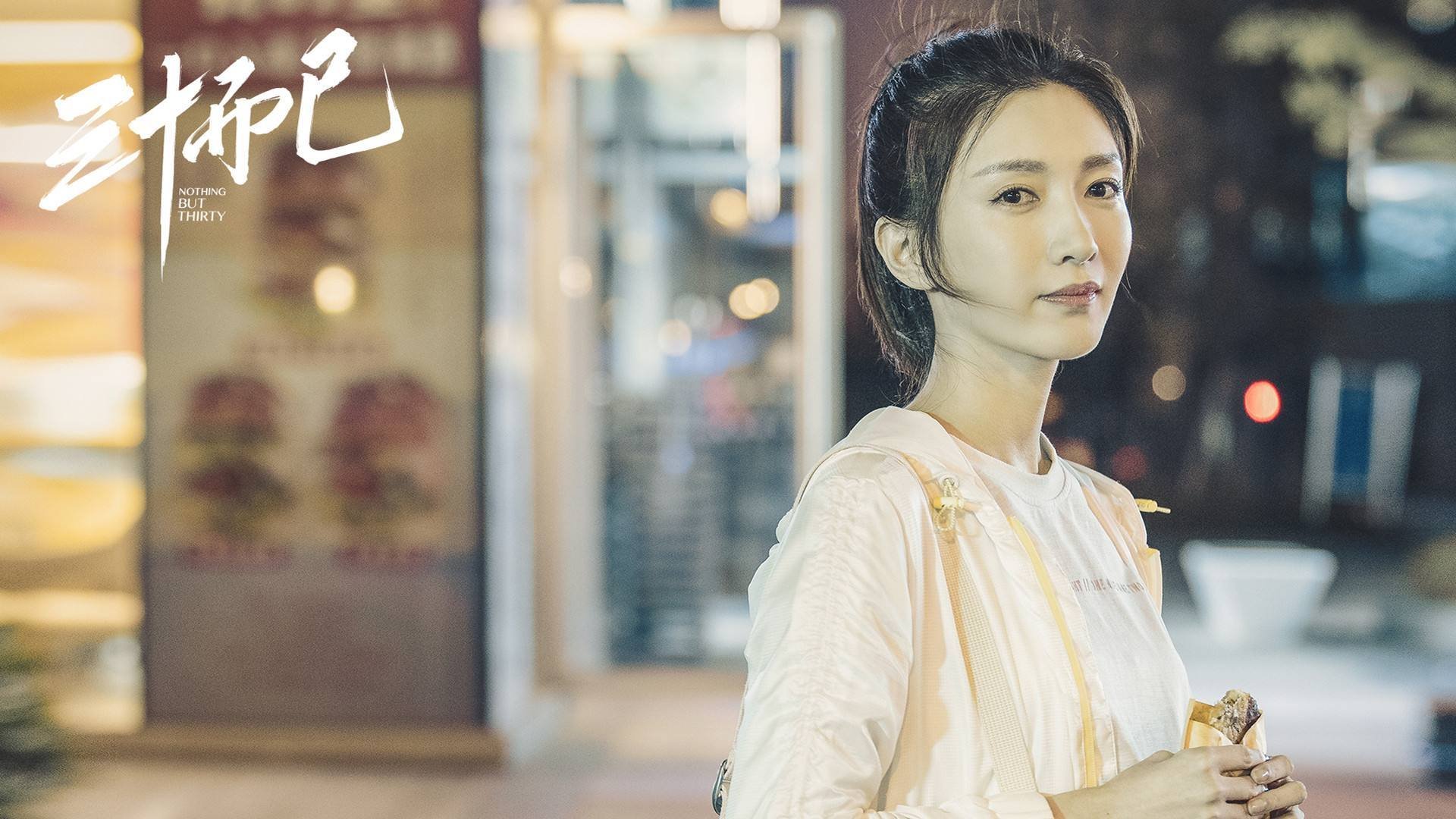 以足球为载体的健康生活理念深入人心,普及全民运动,以足球运动为主题的绘画